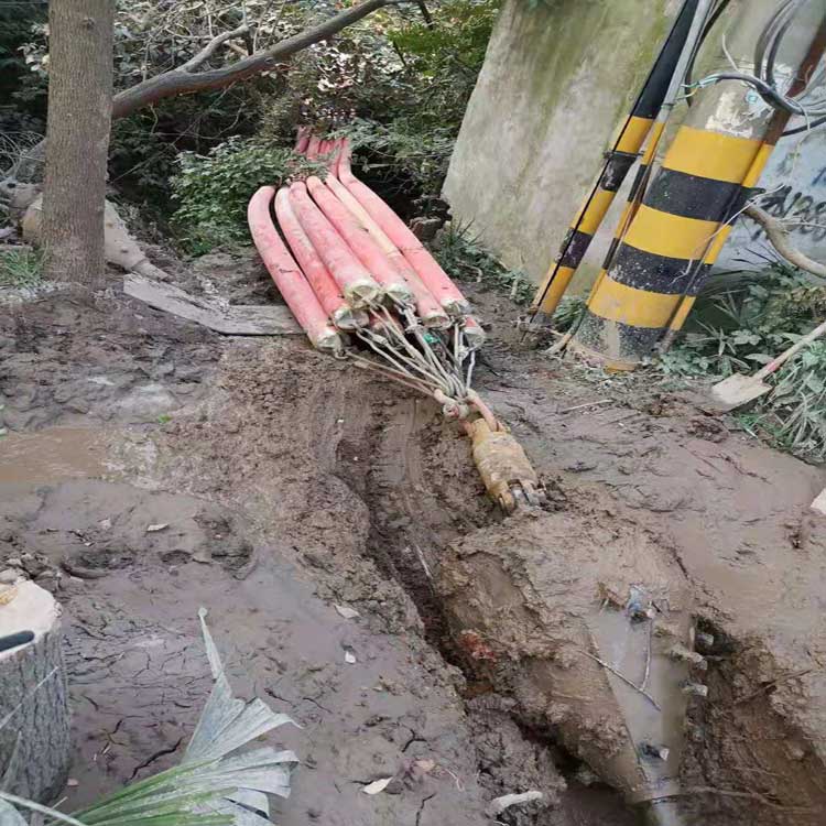 海港拖拉管